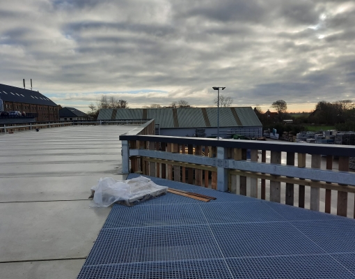 Aluminium dakranden op een parkeergarage - Aanzicht 1 